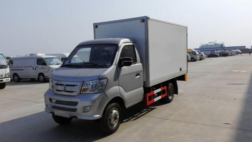 重汽王牌油氣兩用冷藏車 額載930KG