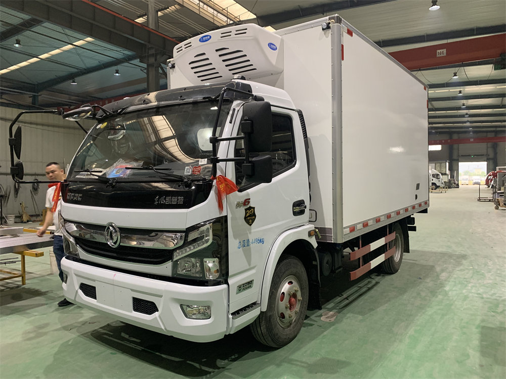 東風小多利卡4.2米冷藏車  額載1.215噸