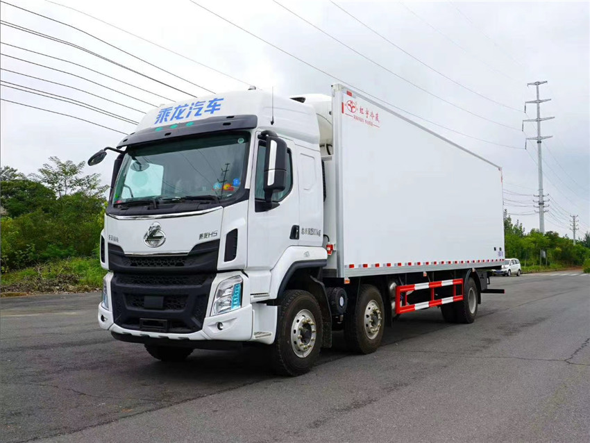 東風柳汽乘龍9米6三軸冷藏車 額載14.5噸